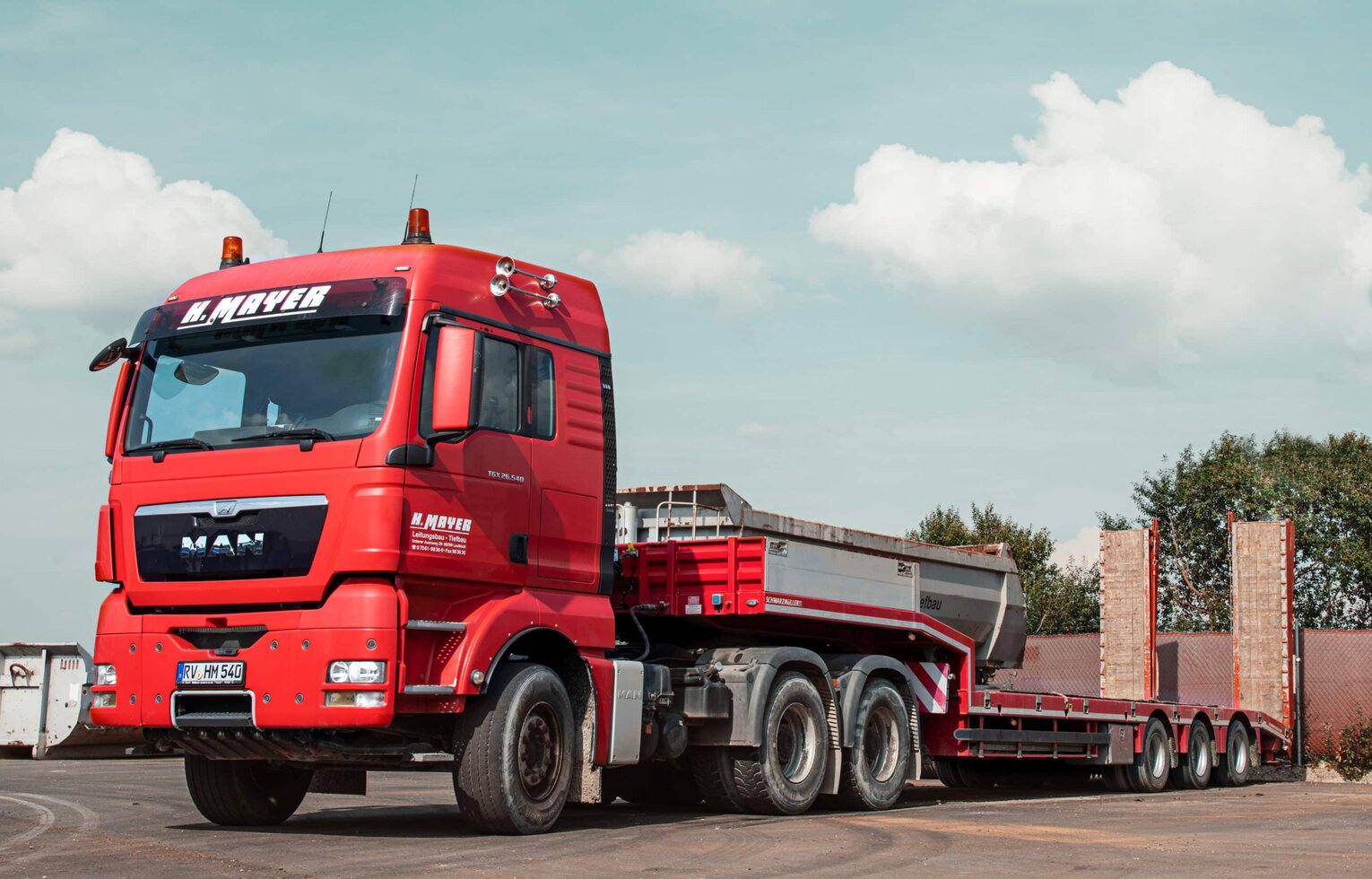 LKW Fuhrpark Fahrzeug von Tiefbau Mayer