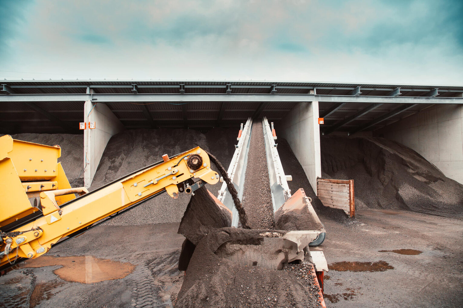 Bagger im Einsatz von Tiefbau Mayer