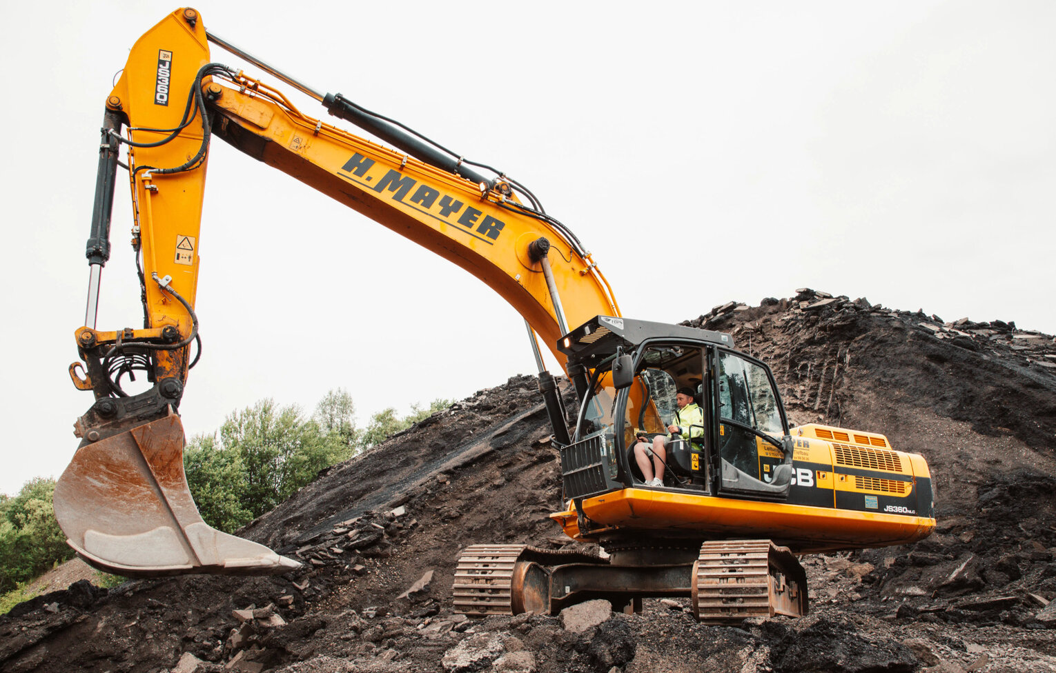 Bagger von Tiefbau Mayer im Einsatz